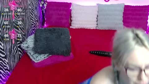 Snapshot of lovelybutterfly chatting on 01.31.25 online show from 01.31.25