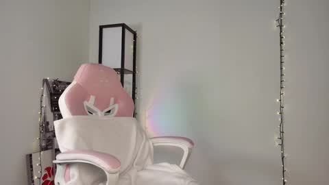 Snapshot of lovelycaroll chatting on 02.06.25 lovelycaroll online show from 02.06.25
