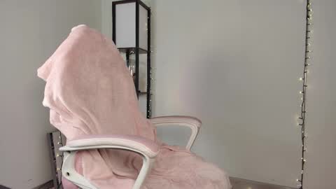 Snapshot of lovelycaroll chatting on 02.12.25 lovelycaroll online show from 02.12.25