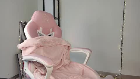 Snapshot of lovelycaroll chatting on 02.15.25 lovelycaroll online show from 02.15.25