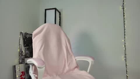 Snapshot of lovelycaroll chatting on 02.28.25 lovelycaroll online show from 02.28.25