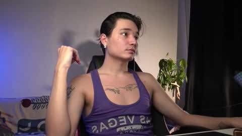 Snapshot of lovelydany3 chatting on 10.25.25 lovelydany3 online show from 10.25.25