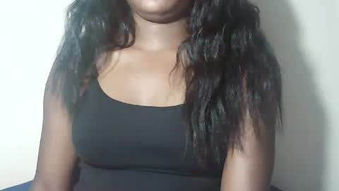 lovelylarra online show from 04.01.26