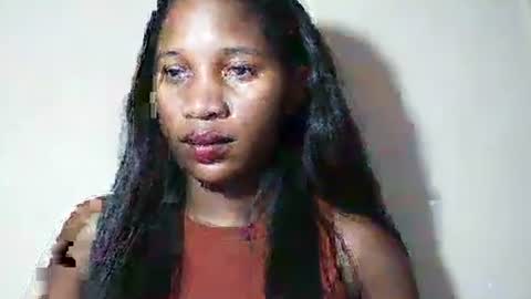 lovelylarra online show from 04.14.26