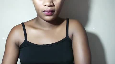 lovelylarra online show from 05.14.26