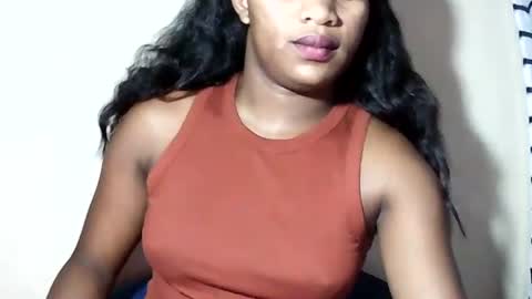 lovelylarra online show from 05.21.26