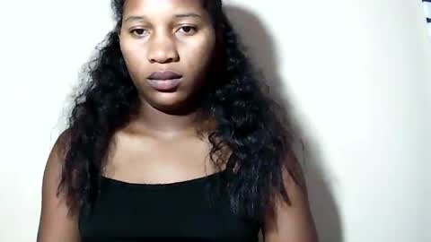 lovelylarra online show from 05.29.26