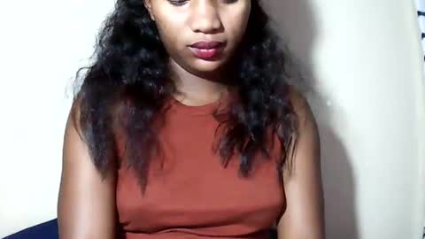 lovelylarra online show from 05.30.26