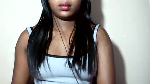 lovelylarra online show from 07.06.26