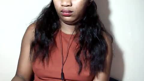 lovelylarra online show from 07.12.26