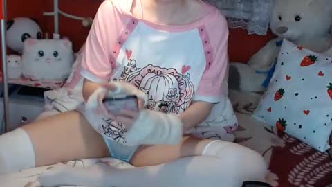 Snapshot of lovelynekochan chatting on 02.20.25 Lisa Cherry online show from 02.20.25