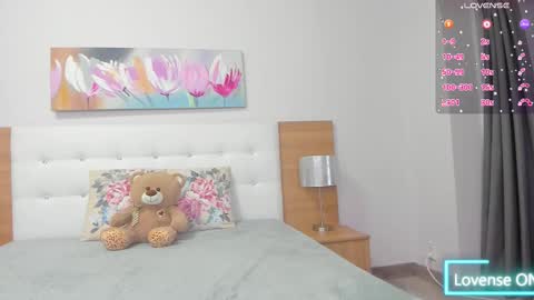 Snapshot of lovelysophie3 chatting on 11.26.25 Sophia online show from 11.26.25