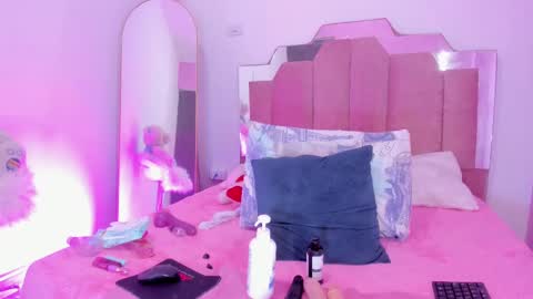 L O V E  online show from 03.05.25