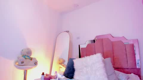 L O V E  online show from 03.09.25