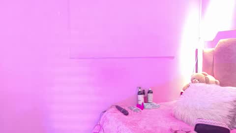 L O V E  online show from 03.08.26