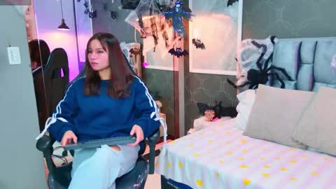 Snapshot of lovequinn_mjs chatting on 10.29.25 Love online show from 10.29.25