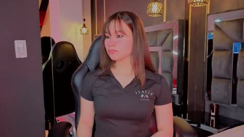 Snapshot of lovequinn_mjs chatting on 11.06.25 Love online show from 11.06.25