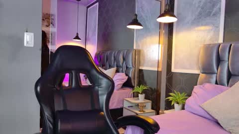 Snapshot of lovequinn_mjs chatting on 11.24.25 Love online show from 11.24.25