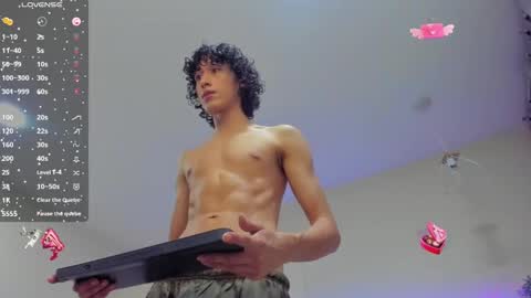 Snapshot of loverboy8_ chatting on 01.08.25 loverboy8_ online show from 01.08.25