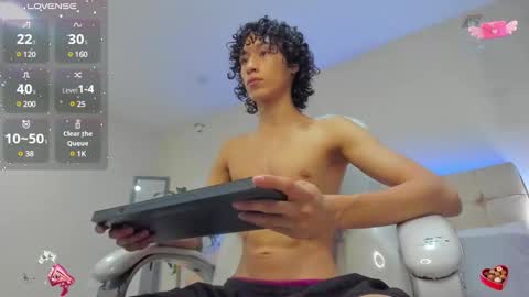 Snapshot of loverboy8_ chatting on 01.10.25 loverboy8_ online show from 01.10.25