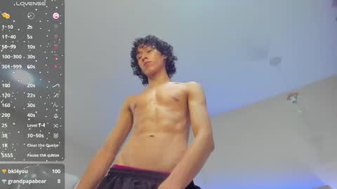 Snapshot of loverboy8_ chatting on 01.10.25 loverboy8_ online show from 01.10.25