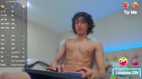 Snapshot of loverboy8_ chatting on 01.14.25 loverboy8_ online show from 01.14.25