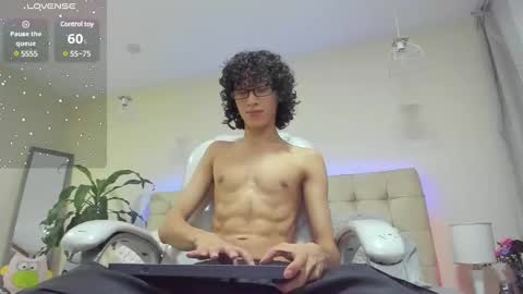 Snapshot of loverboy8_ chatting on 02.18.25 loverboy8_ online show from 02.18.25