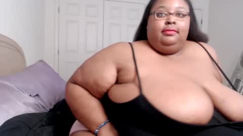 Snapshot of loves_aura chatting on 01.21.25 Alyson online show from 01.21.25