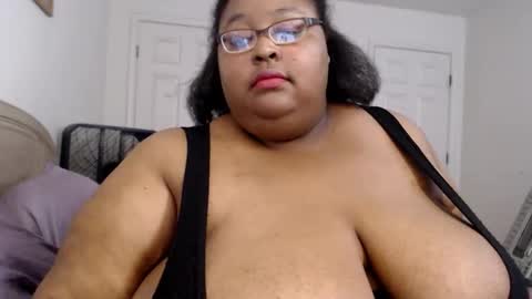 Snapshot of loves_aura chatting on 03.11.26 Alyson online show from 03.11.26