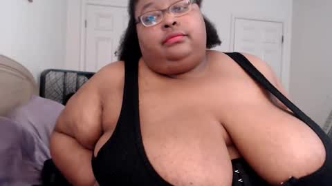 Snapshot of loves_aura chatting on 03.18.26 Alyson online show from 03.18.26