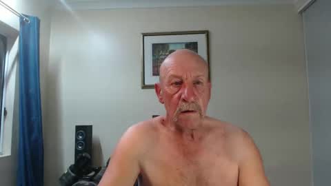 Snapshot of lovesblackazz chatting on 12.24.24 Lovesblackazz online show from 12.24.24