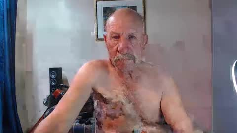 Snapshot of lovesblackazz chatting on 11.26.25 Lovesblackazz online show from 11.26.25