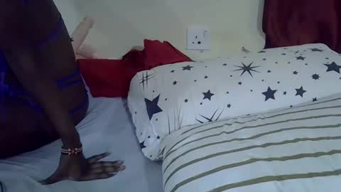 Snapshot of loveslut_ chatting on 09.16.25 loveslut_ online show from 09.16.25