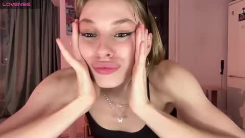 lovesstation online show from 03.02.25