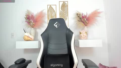 Snapshot of lovin_rose chatting on 02.08.26 Rossy online show from 02.08.26