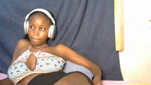 Snapshot of lovly_lastborn chatting on 10.14.25 lovly_lastborn online show from 10.14.25