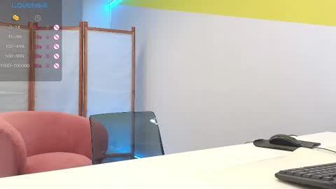 Snapshot of lovlybambi chatting on 03.10.25 Vikkkk online show from 03.10.25