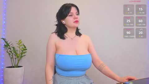 Snapshot of lovlybambi chatting on 10.11.25 Vikkkk online show from 10.11.25