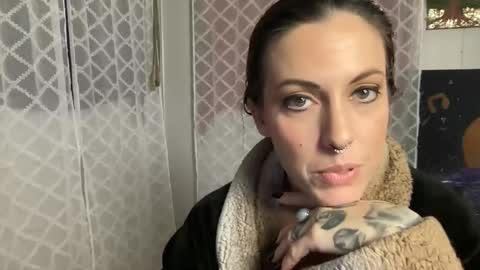 Snapshot of loxlust chatting on 12.06.24 Lox online show from 12.06.24