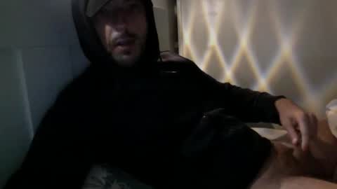 Snapshot of lpolo22 chatting on 04.01.26 Sexy Hot Hairy Man online show from 04.01.26