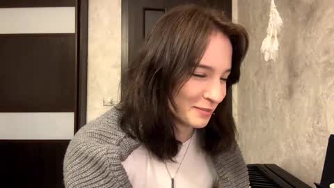 Snapshot of luannmaixner chatting on 12.04.25 luannmaixner online show from 12.04.25