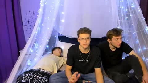 Snapshot of lucas_long_ chatting on 10.18.25 lucas_long_ online show from 10.18.25