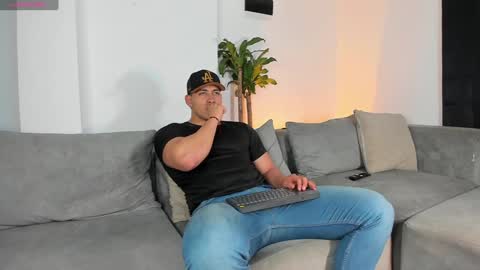 Snapshot of lucasanto_ chatting on 12.04.24 LUCA SANTOS online show from 12.04.24