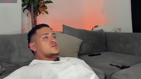 Snapshot of lucasanto_ chatting on 03.11.25 LUCA SANTOS online show from 03.11.25