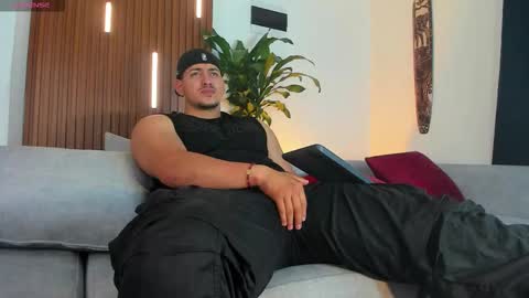 Snapshot of lucasanto_ chatting on 11.11.25 LUCA SANTOS online show from 11.11.25