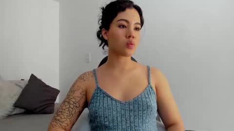 Snapshot of luccylee chatting on 12.21.24 online show from 12.21.24