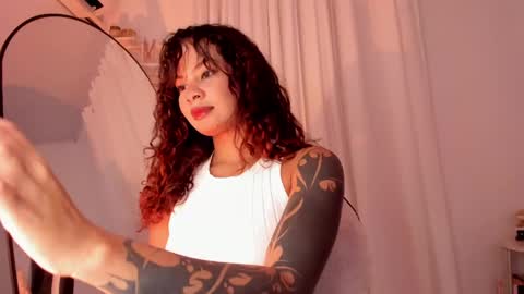 Snapshot of lucia_lee_ chatting on 01.09.25 Lucia online show from 01.09.25