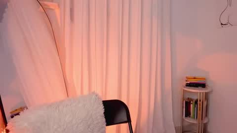 Snapshot of lucia_lee_ chatting on 02.01.25 Lucia online show from 02.01.25