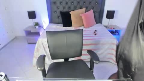 Snapshot of lucia_rosee chatting on 11.08.25 Lucia online show from 11.08.25