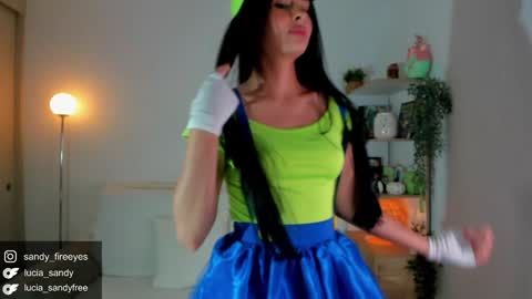 Snapshot of lucia_sandy chatting on 10.29.25 Lu Intagramsandy fireeyes online show from 10.29.25